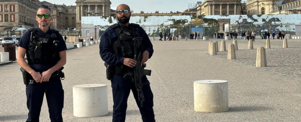 visitors to the Palace of Versailles annoyed by repeated bomb