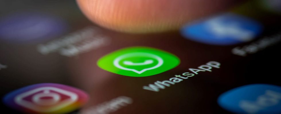 Beware of this fake application that imitates WhatsApp Promising additional