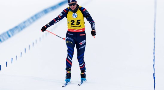 Biathlon Julia Simon and Justine Braisaz Bouchet lined up together in