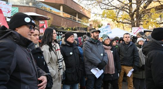 Canada strike widely followed in hospitals and schools in Quebec