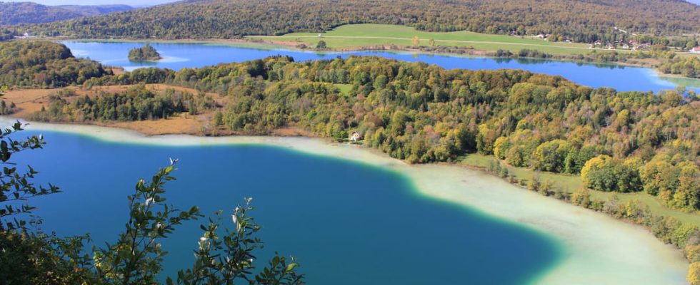 Eagle Peak and Belvedere of the 4 lakes