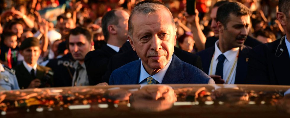 Erdogan into legal battle wants a new constitution