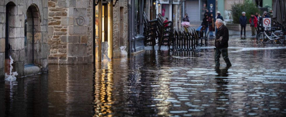 France is preparing for the passage of storm Ciaran from