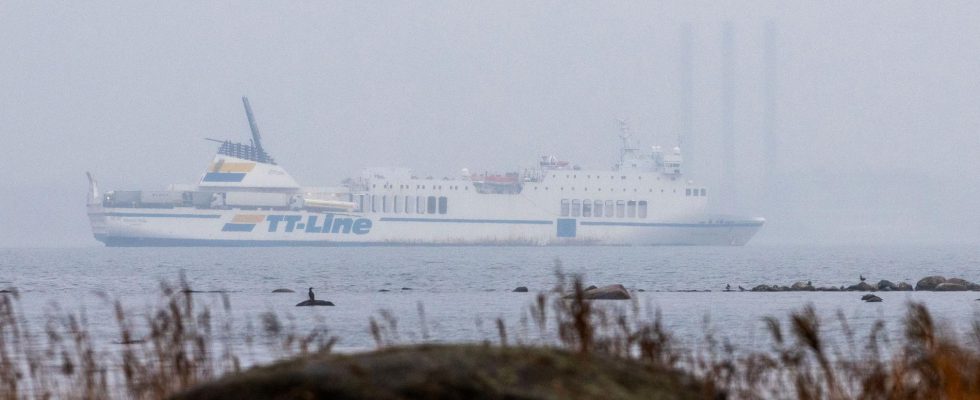 Grounded ships are salvaged during the day