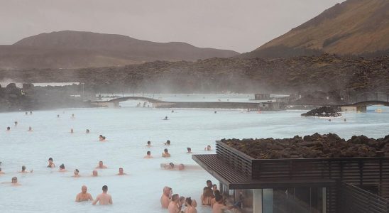 Guests flee volcano scare closes the Blue Lagoon