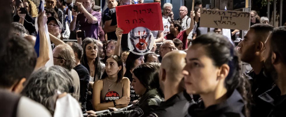 Israel demonstrators demand more efforts from Netanyahu to free hostages