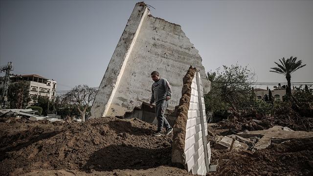 Israel shot a civilian vehicle in Lebanon 3 children died