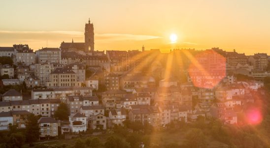 It is in this city in France that people age