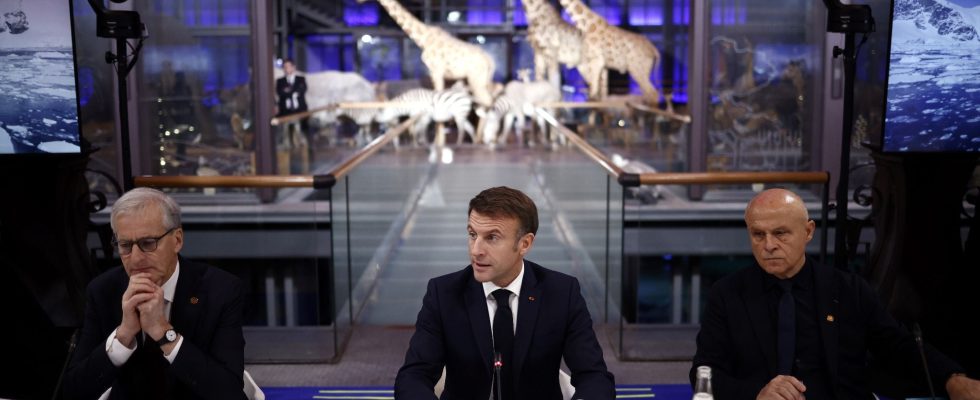 Macron announces the construction of a ship for the polar