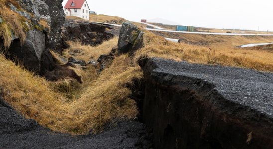 Magma approaches Icelandic coastal town