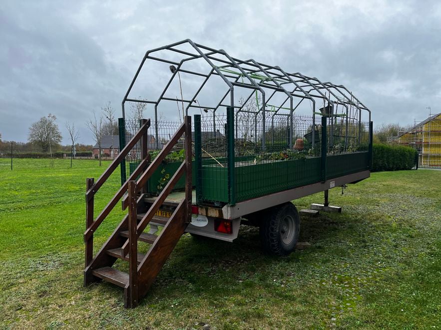 A traveling vegetable garden wanders through the towns of the C3A, to introduce young people to working the land.