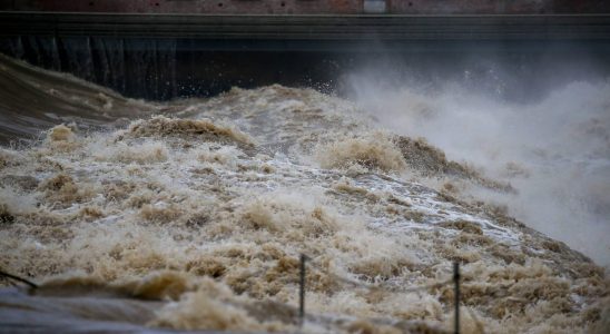 Pas de Calais flooded and still on red alert 6 other departments