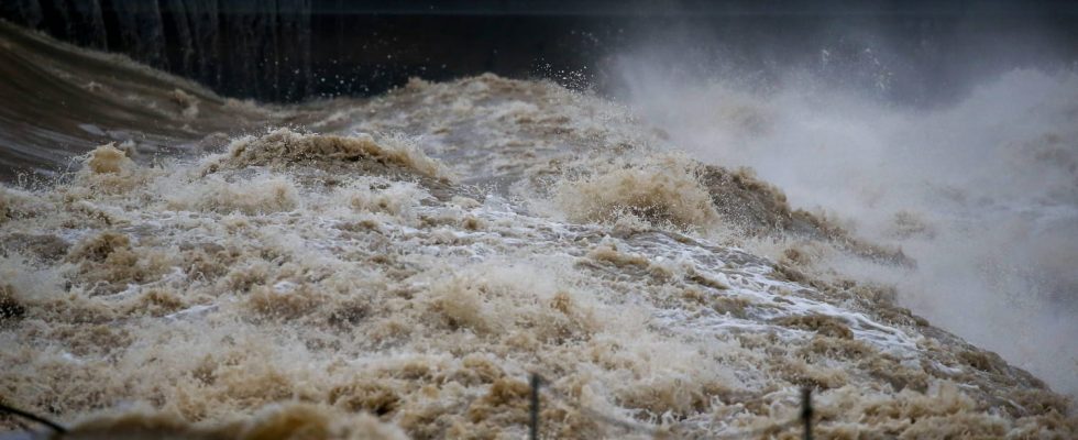 Pas de Calais flooded and still on red alert 6 other departments