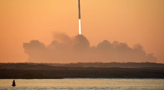 Space both stages of the Starship rocket exploded after separation