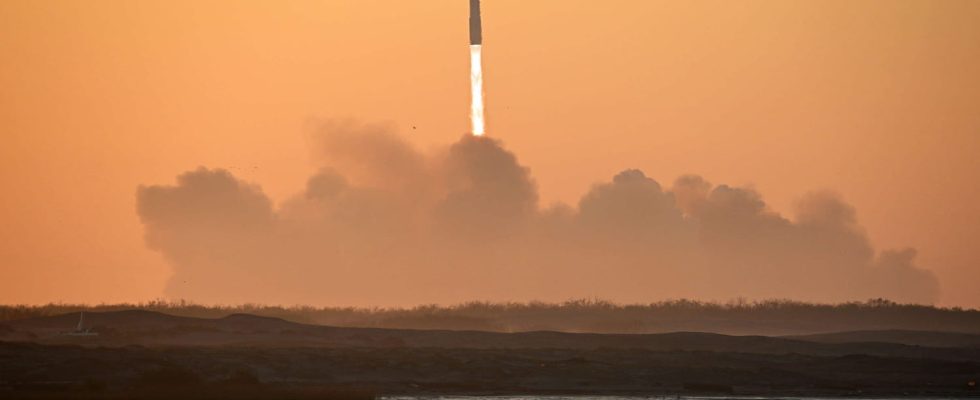 Space both stages of the Starship rocket exploded after separation