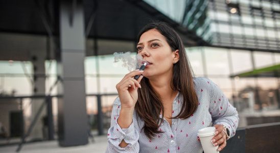 Stopping smoking French people mixed about the effectiveness of e cigarettes