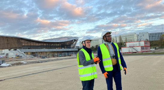 The mayor of Dakar visits the Seine Saint Denis Olympic Aquatic Center