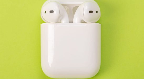 The price of Apple AirPods 3 plummets Amazon shoots first