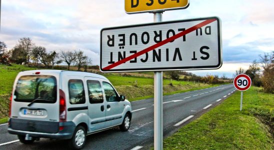 These upturned signs are multiplying at the entrance to municipalities