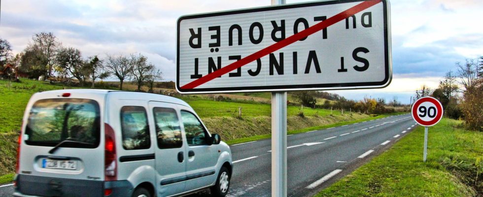 These upturned signs are multiplying at the entrance to municipalities