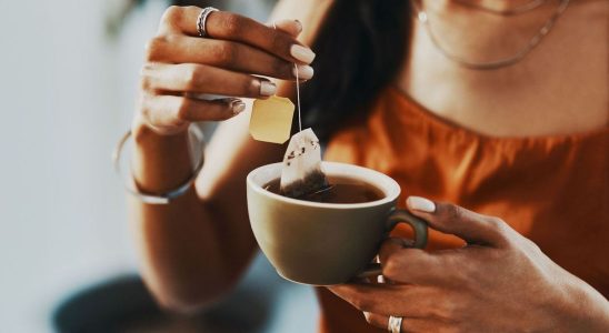 Tok beauty a tea bag to overcome a broken nail