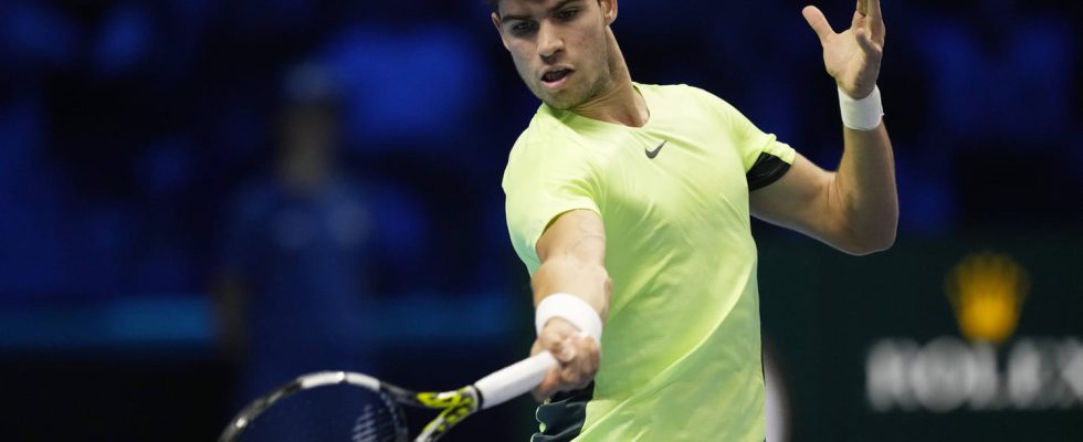 Turin Masters 2023 Alcaraz beats Medvedev and will face Djokovic