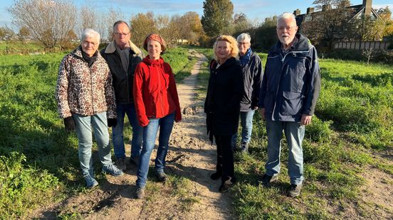 Walking path in De Ronde Venen must remain rough local