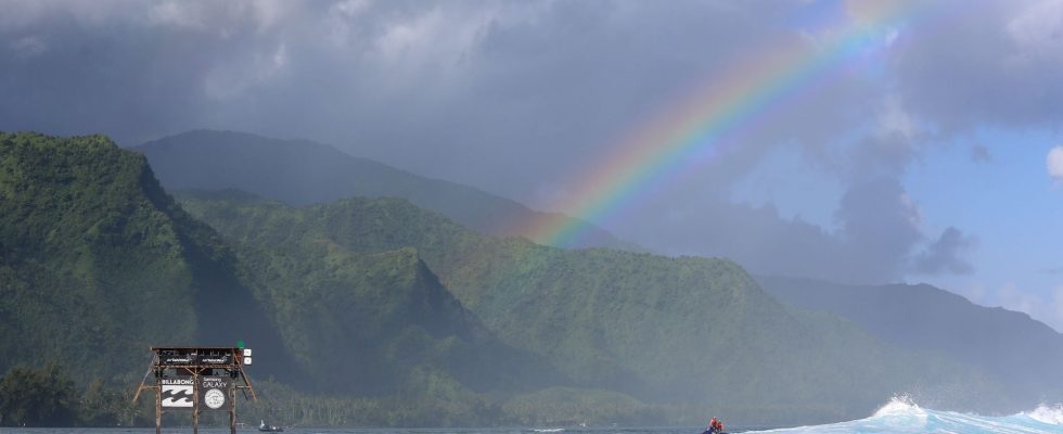 why the choice of the surf site in Polynesia is