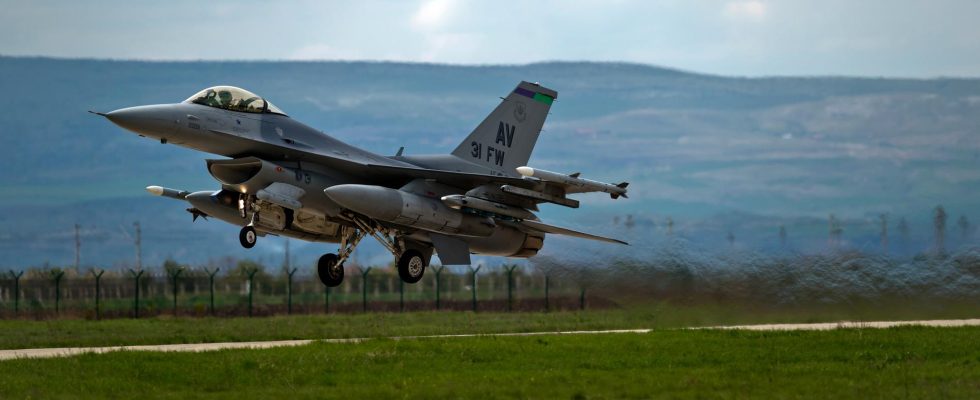 American F16 plane crashes in South Korea