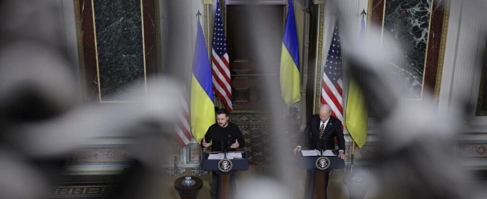 Biden reaffirms support for Zelensky as US aid stalls in