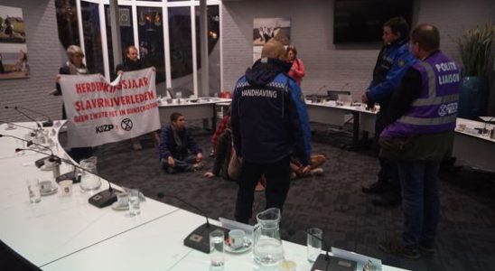 Campaigners against Black Pete disrupt Bunschoten council meeting