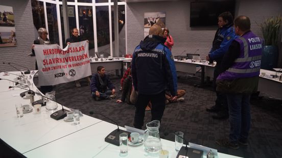 Campaigners against Black Pete disrupt Bunschoten council meeting