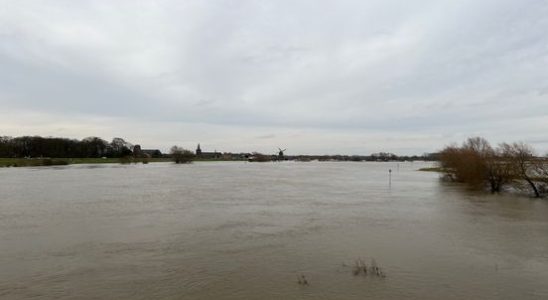 Checks at the dike along Lek and Nederrijn sandbags where