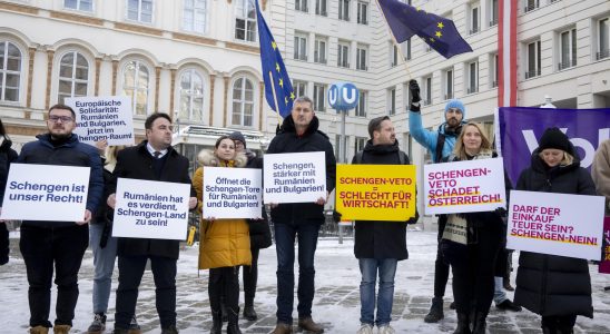 EU paves way for possible entry of Romania and Bulgaria