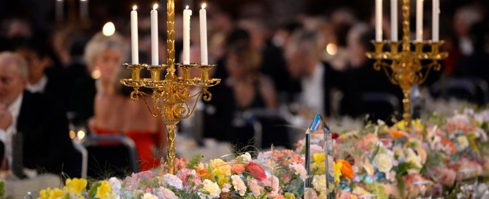 Flowers from Nobels hometown again on the table