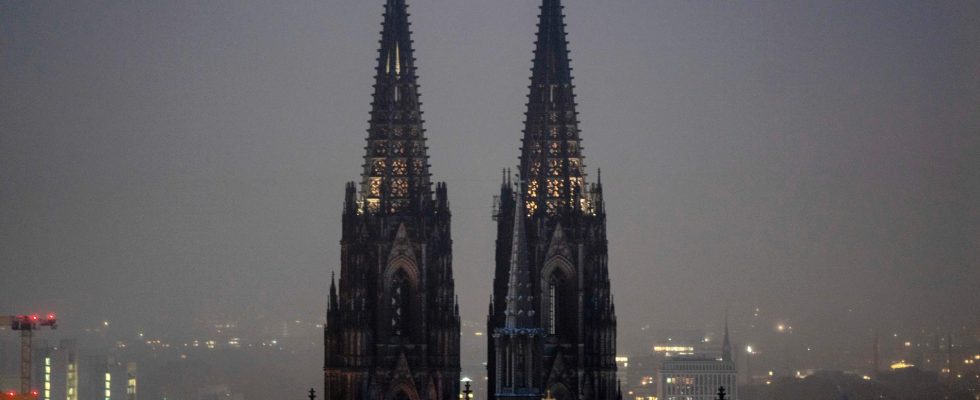 German police search cathedral after terror threat