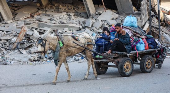 Hamas IDF extends its offensive to refugee camps in central