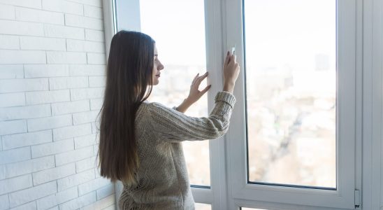 How long should you open windows in winter