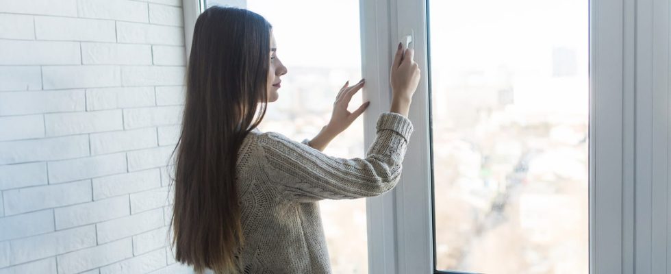 How long should you open windows in winter