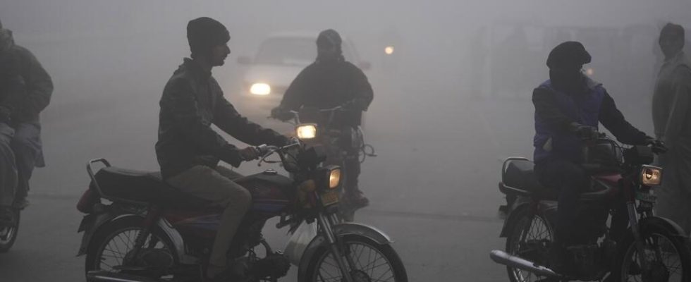 In Pakistan artificial rains caused to stem air pollution