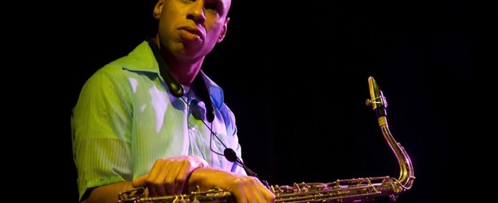 Joshua Redman scans the United States