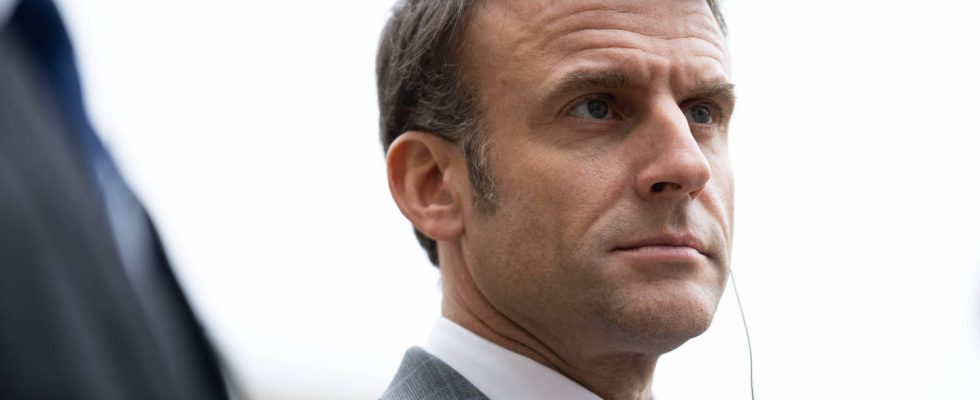 Macron forced to procrastinate a timetable mentioned