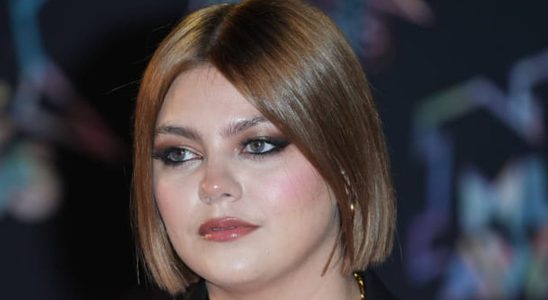 On Instagram Louane proves that she is like everyone else