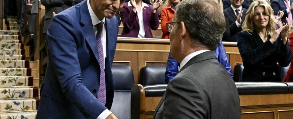 Pedro Sanchez meets Nunez Feijoo in a climate of tension