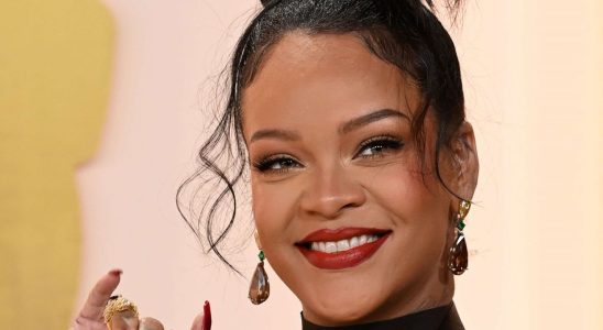 Rihanna found the perfect colorful makeup to dare during the