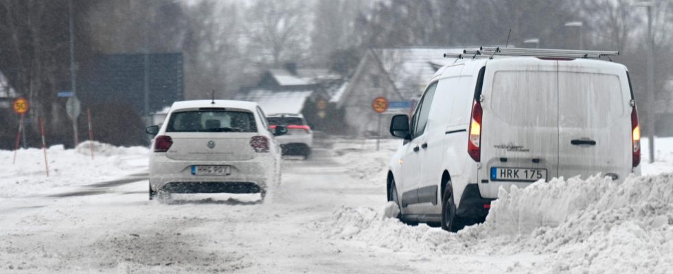 Slippery continued problems in Christmas traffic