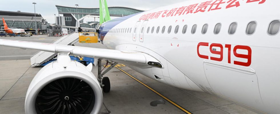 The C919 the first Chinese commercial plane presented to the