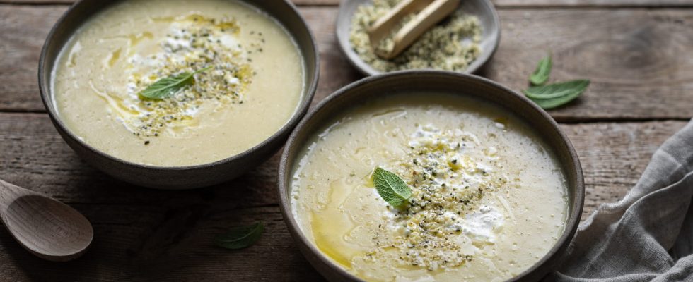 This creamy potato soup is perfect for winter Only 5