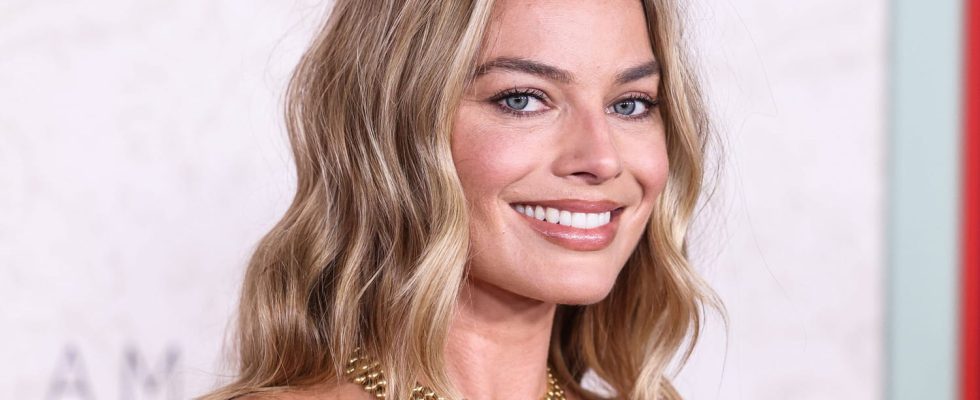 Ultra blonde and all in pink Margot Robbie becomes Barbie