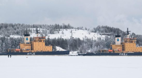 Unusually early start for the icebreaker